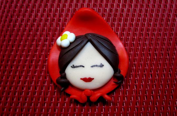 Broche Caperucita